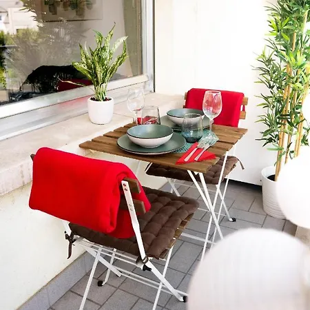 Modern Style Studio With Balcony, Smart Tv, Business & Leisure *
